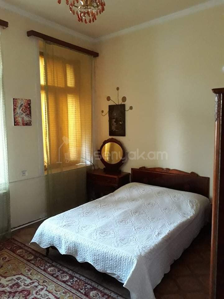 8 Սենյականոց Բնակարան Քարե Շենքում, 360քմ, 2/2 հարկ, Կոսմետիկ Վերանորոգված