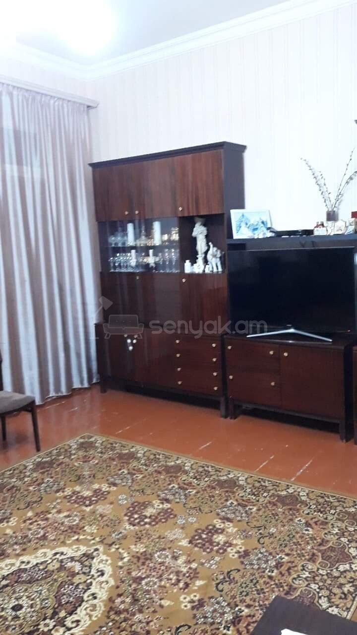 8 Սենյականոց Բնակարան Քարե Շենքում, 360քմ, 2/2 հարկ, Կոսմետիկ Վերանորոգված