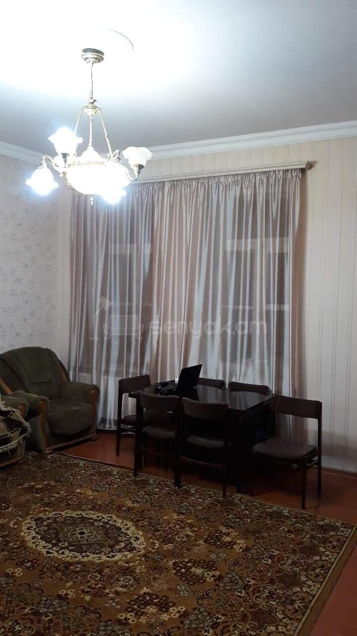 8 Սենյականոց Բնակարան Քարե Շենքում, 360քմ, 2/2 հարկ, Կոսմետիկ Վերանորոգված