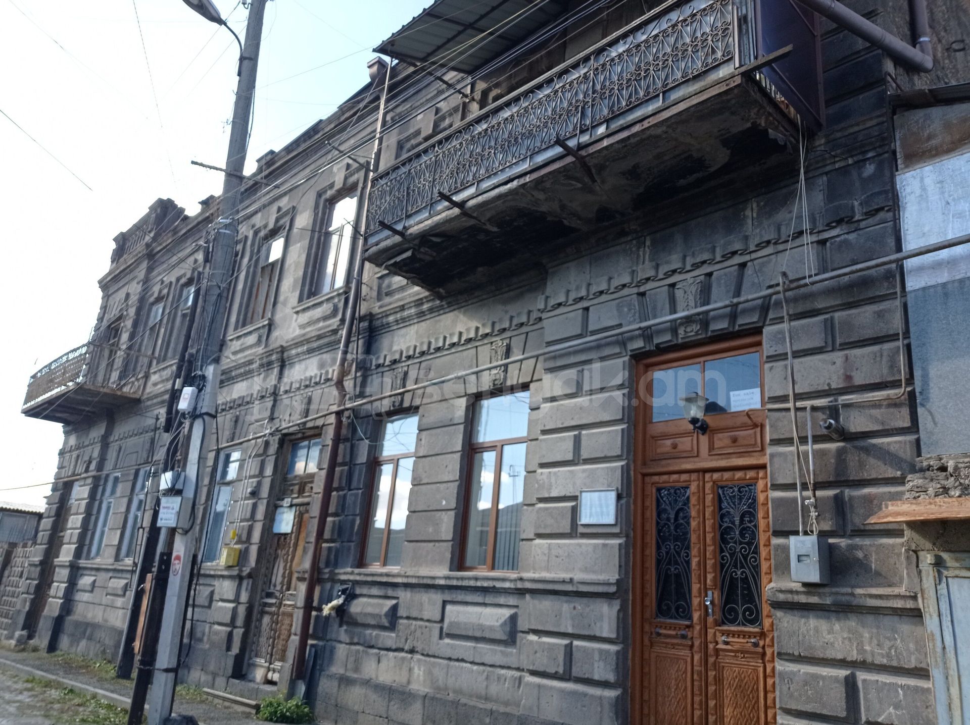 8 Սենյականոց Բնակարան Քարե Շենքում, 360քմ, 2/2 հարկ, Կոսմետիկ Վերանորոգված