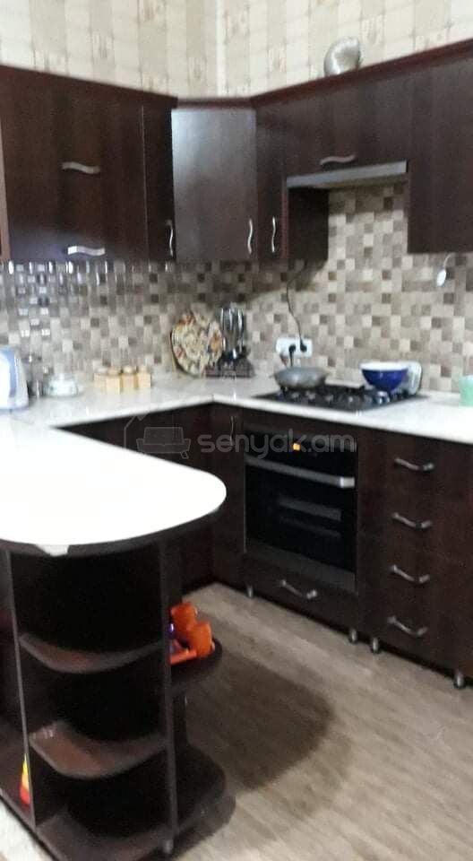 8 Սենյականոց Բնակարան Քարե Շենքում, 360քմ, 2/2 հարկ, Կոսմետիկ Վերանորոգված