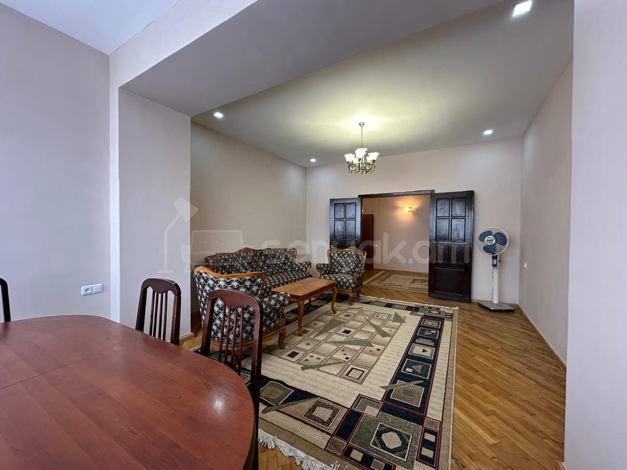 2 Սենյականոց Բնակարան Քարե Շենքում, 67քմ, 4/5 հարկ, Կապիտալ Վերանորոգված