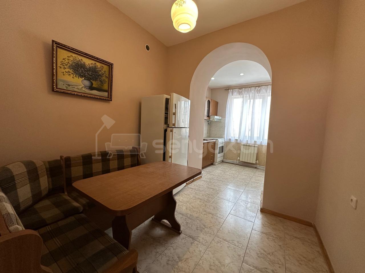 2 Սենյականոց Բնակարան Քարե Շենքում, 67քմ, 4/5 հարկ, Կապիտալ Վերանորոգված