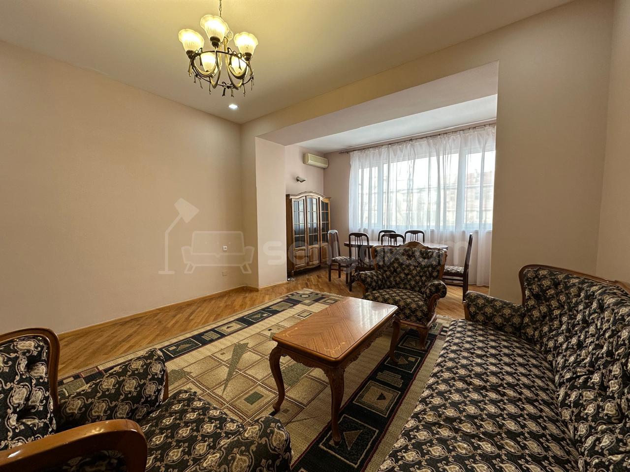 2 Սենյականոց Բնակարան Քարե Շենքում, 67քմ, 4/5 հարկ, Կապիտալ Վերանորոգված