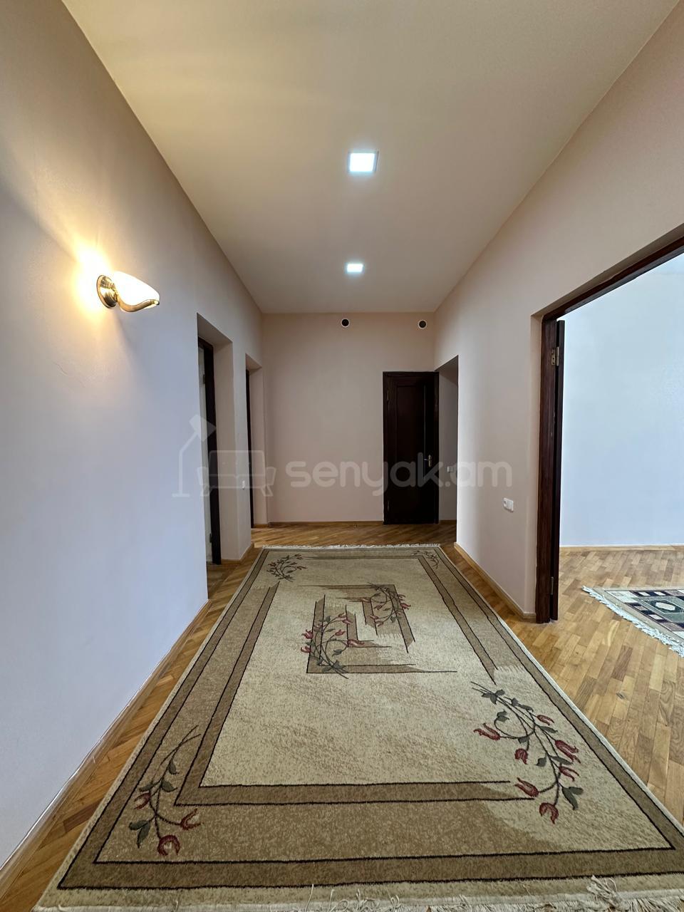 2 Սենյականոց Բնակարան Քարե Շենքում, 67քմ, 4/5 հարկ, Կապիտալ Վերանորոգված