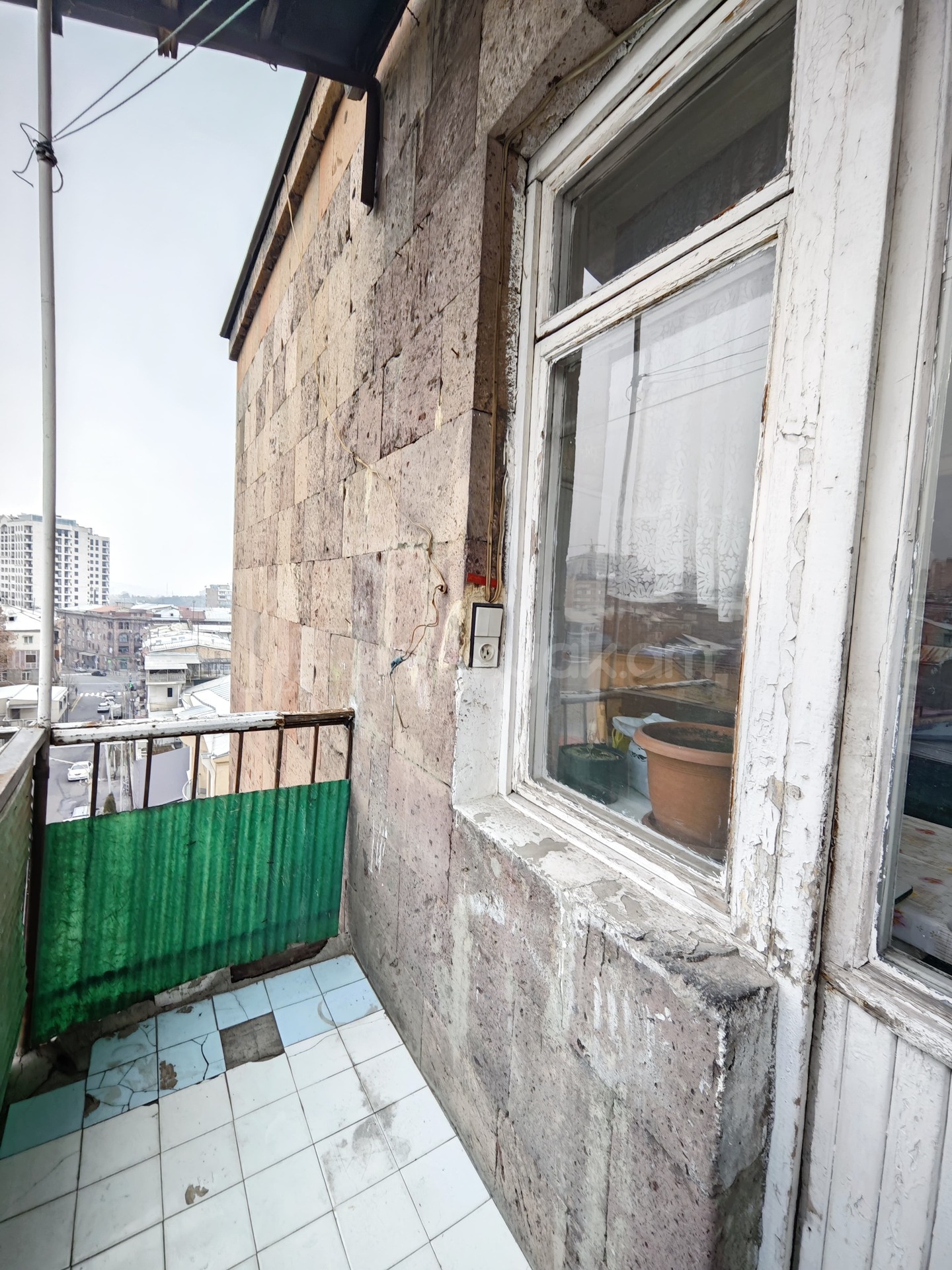 3 Սենյականոց Բնակարան Քարե Շենքում, 75քմ, 5/5 հարկ, Պետական Վիճակում