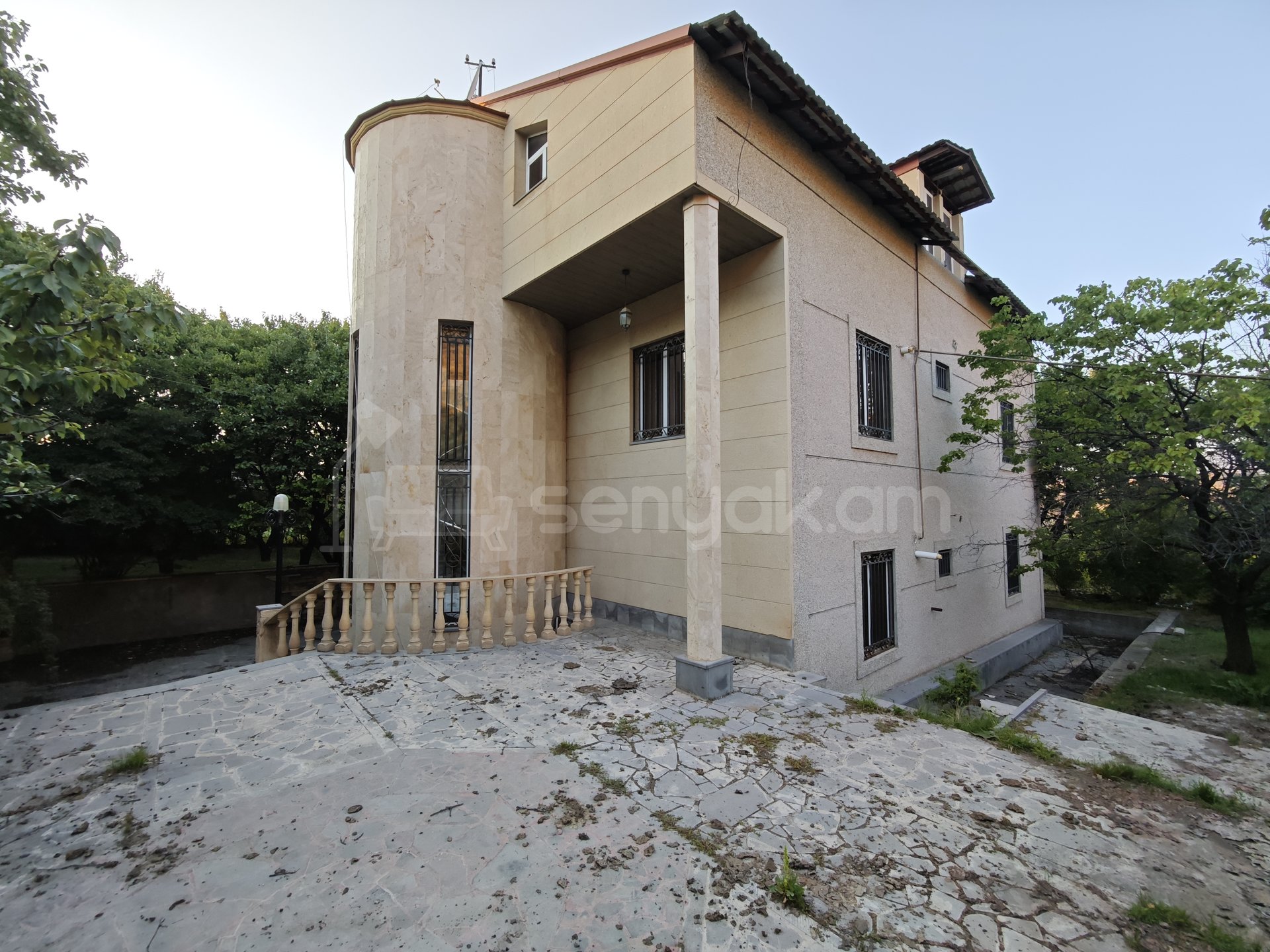 8 Սենյականոց Սեփական Տուն, 343քմ, Նորմալ Վիճակում, Ավտոտնակով