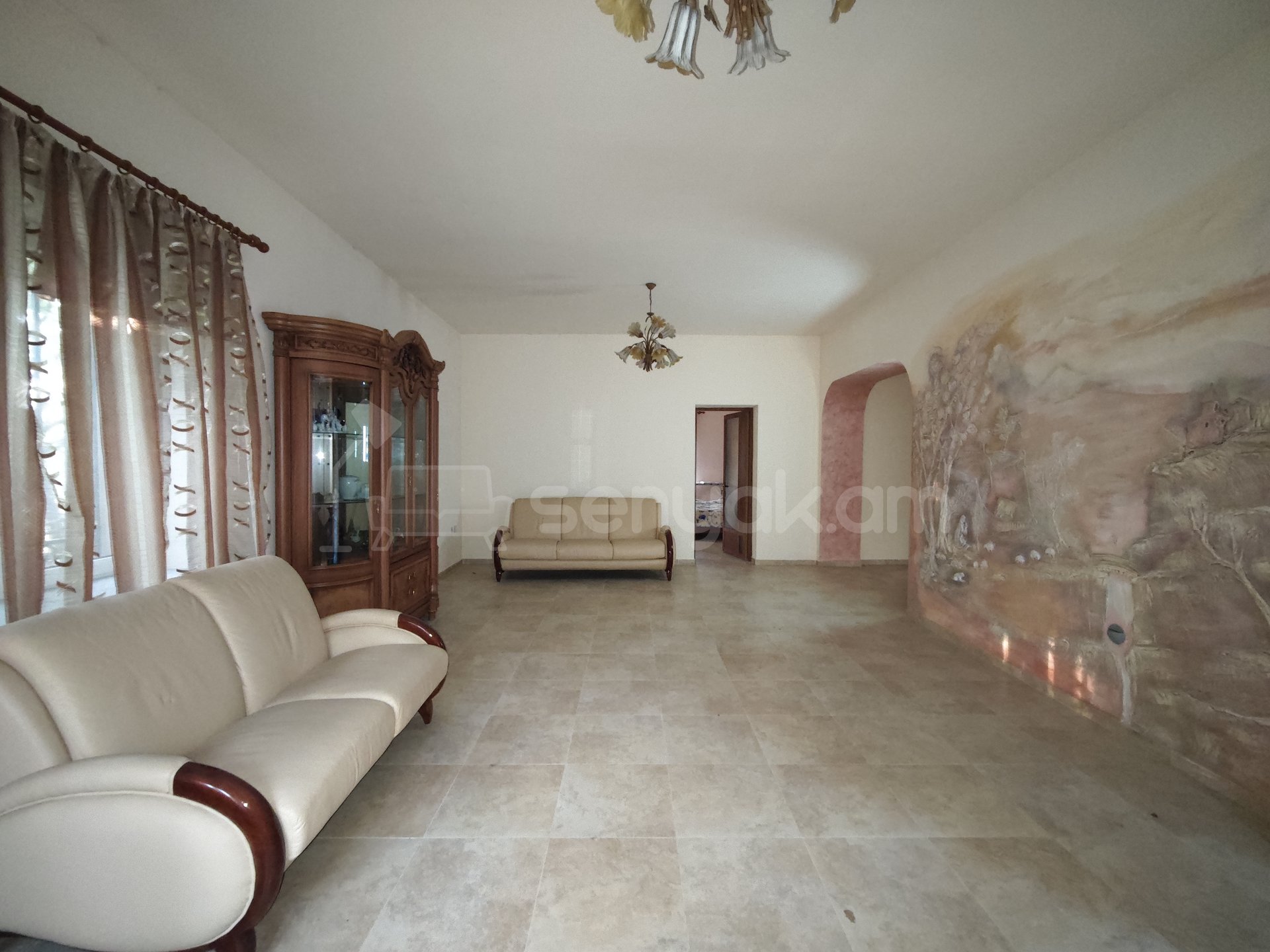 8 Սենյականոց Սեփական Տուն, 343քմ, Նորմալ Վիճակում, Ավտոտնակով