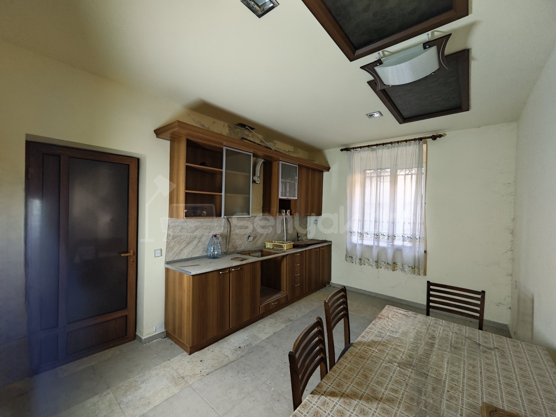 8 Սենյականոց Սեփական Տուն, 343քմ, Նորմալ Վիճակում, Ավտոտնակով