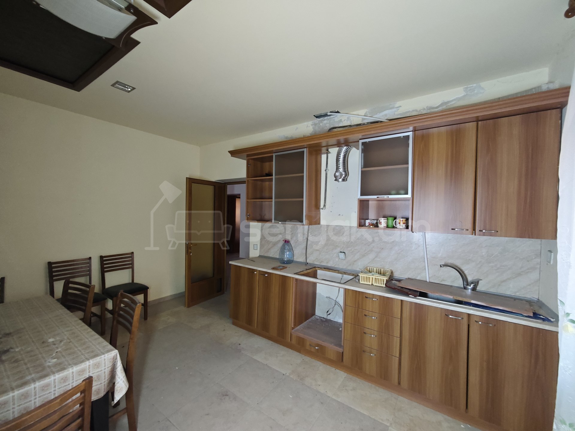 8 Սենյականոց Սեփական Տուն, 343քմ, Նորմալ Վիճակում, Ավտոտնակով