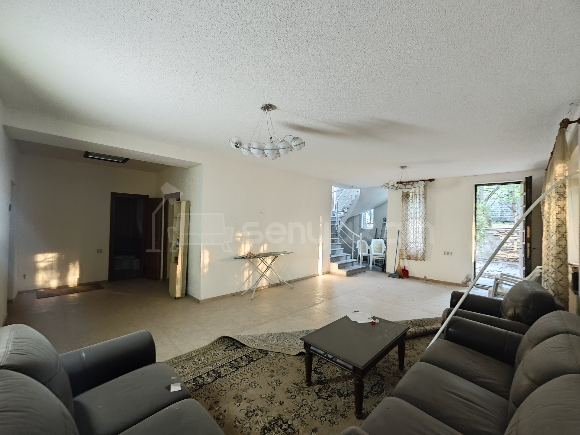 8 Սենյականոց Սեփական Տուն, 343քմ, Նորմալ Վիճակում, Ավտոտնակով