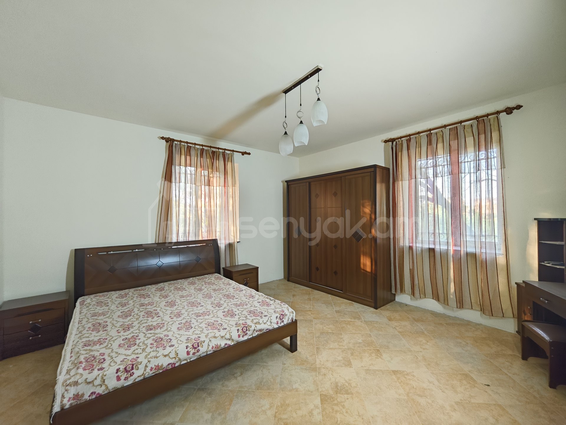 8 Սենյականոց Սեփական Տուն, 343քմ, Նորմալ Վիճակում, Ավտոտնակով