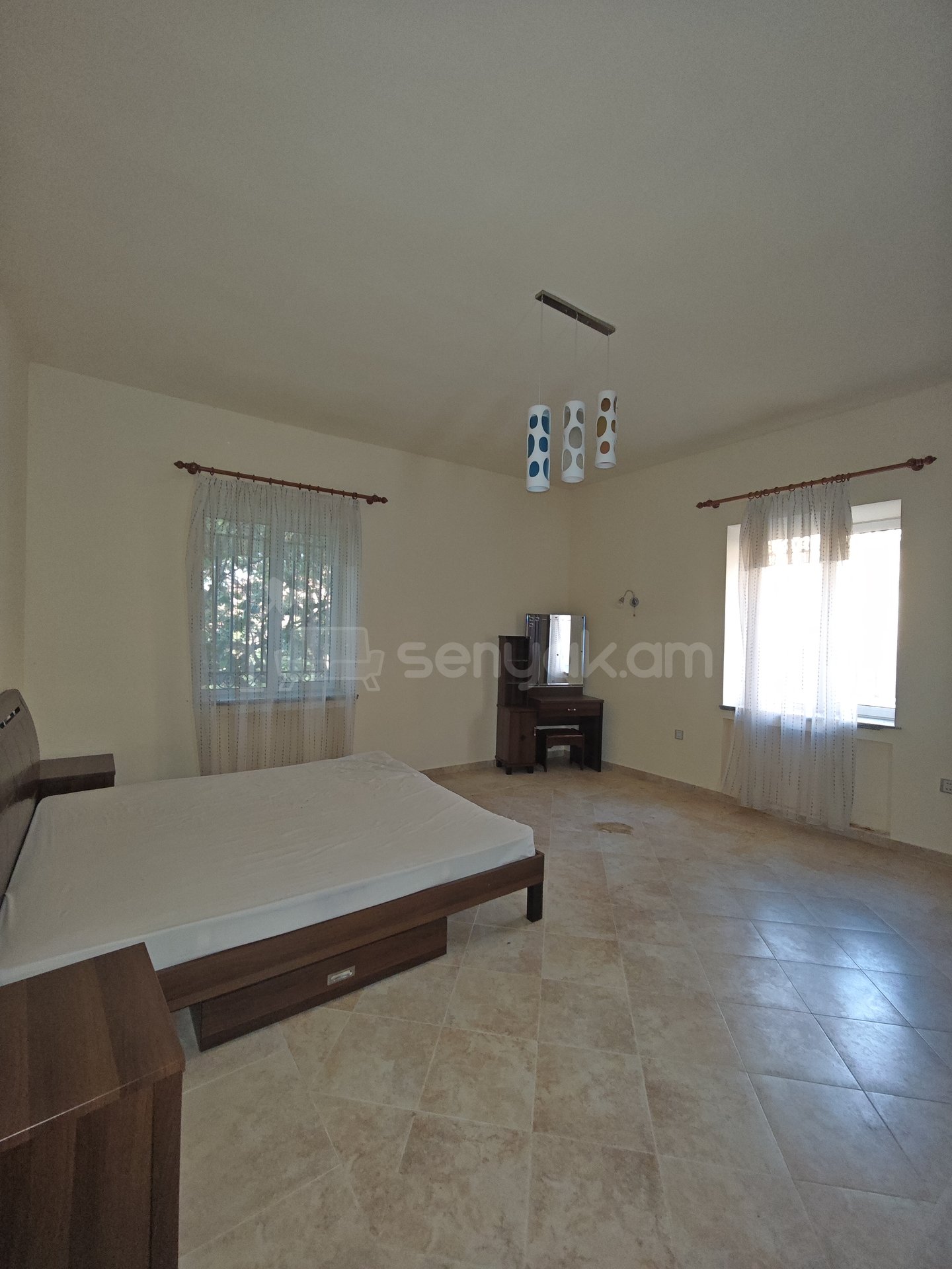 8 Սենյականոց Սեփական Տուն, 343քմ, Նորմալ Վիճակում, Ավտոտնակով