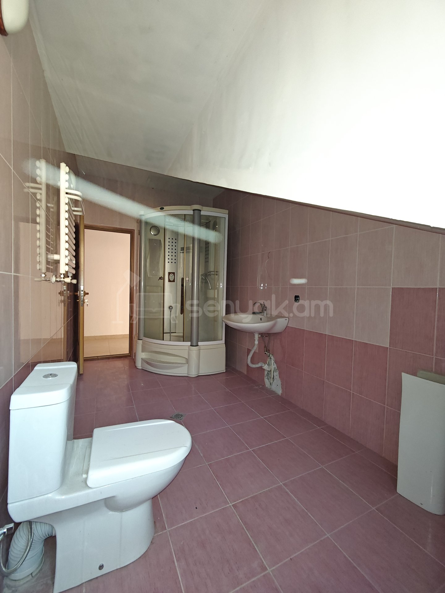 8 Սենյականոց Սեփական Տուն, 343քմ, Նորմալ Վիճակում, Ավտոտնակով