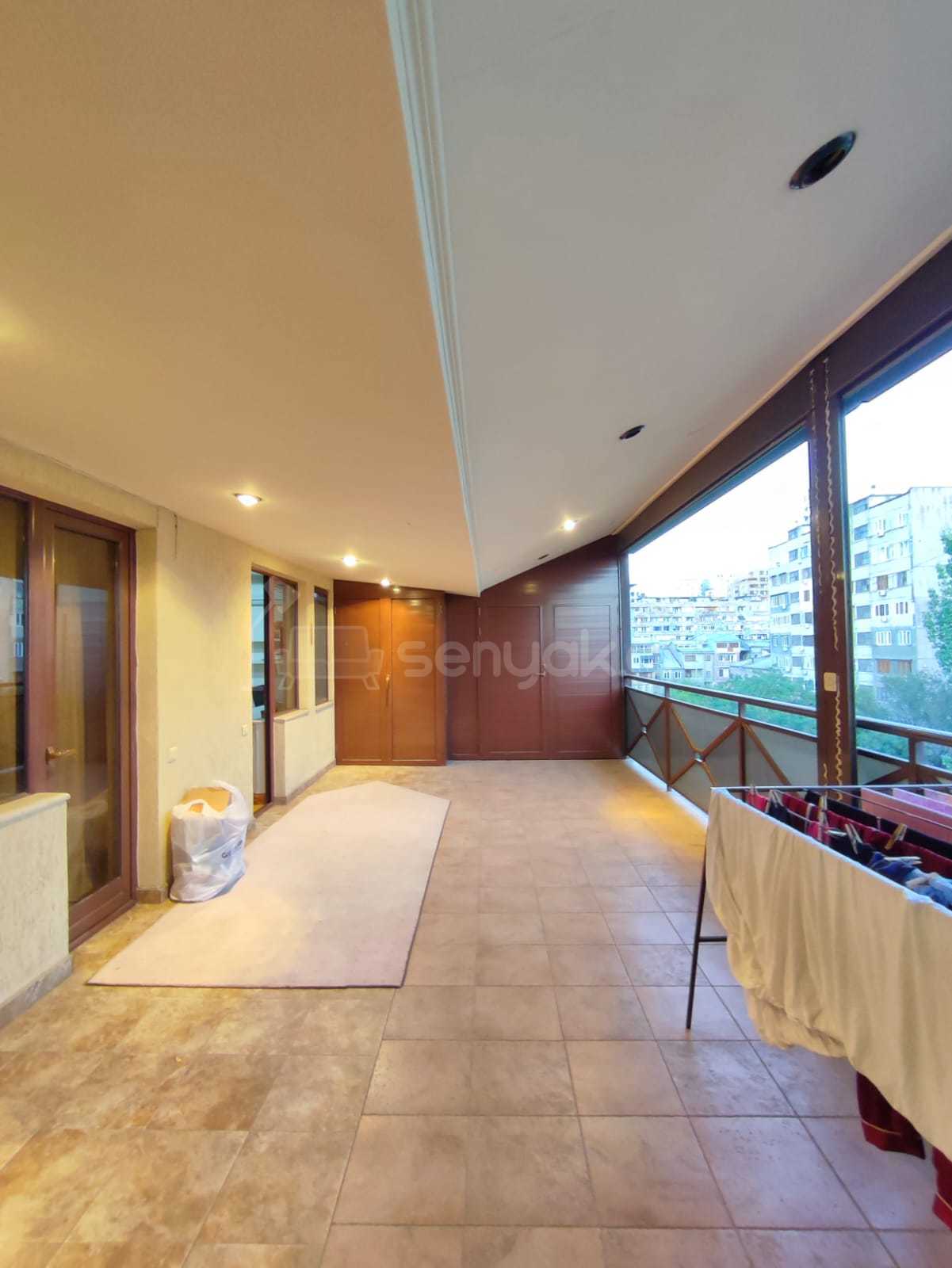 5 Սենյականոց Բնակարան Քարե Շենքում, 203քմ, 6/6 հարկ, Կապիտալ Վերանորոգված