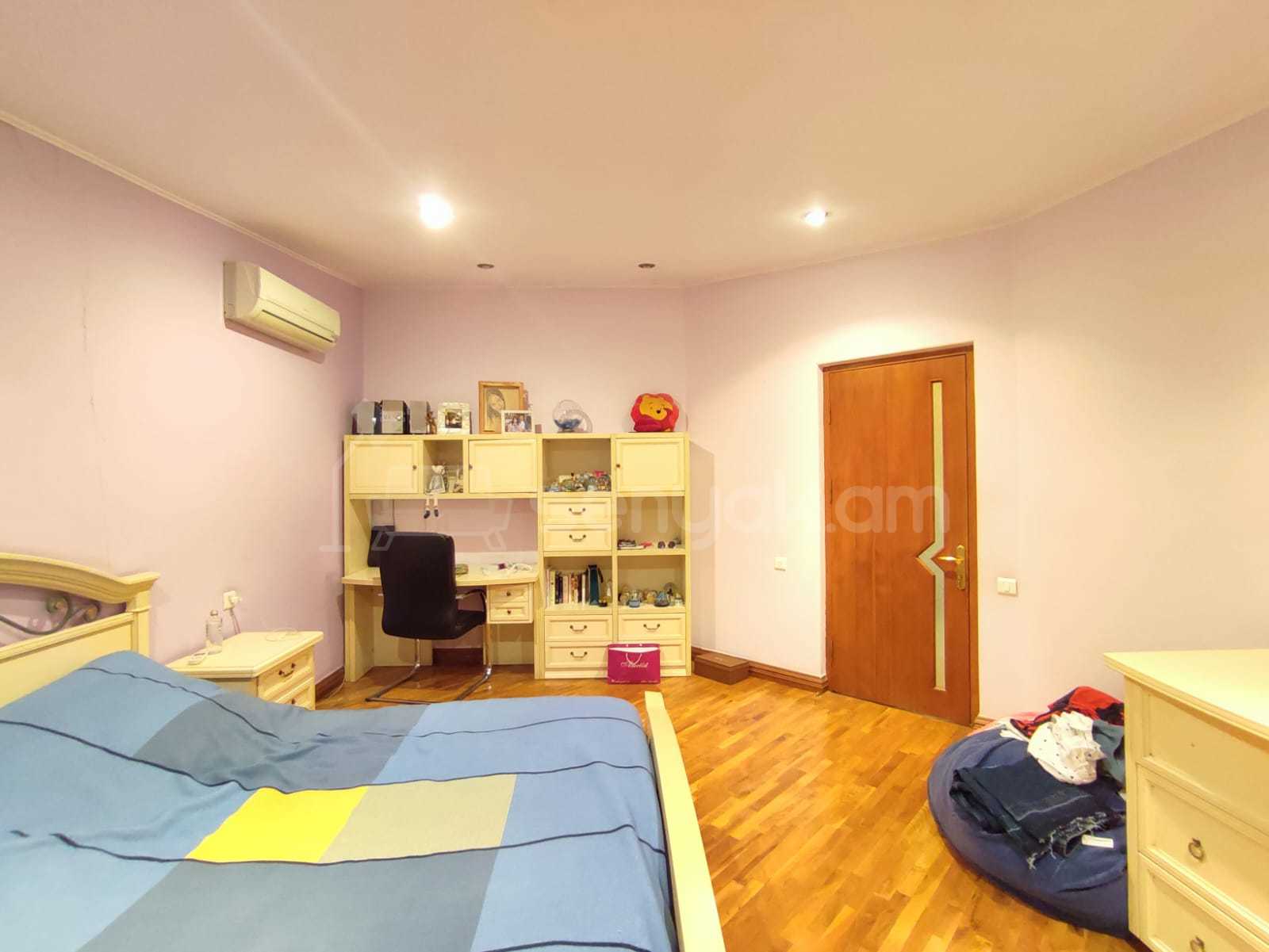 5 Սենյականոց Բնակարան Քարե Շենքում, 203քմ, 6/6 հարկ, Կապիտալ Վերանորոգված