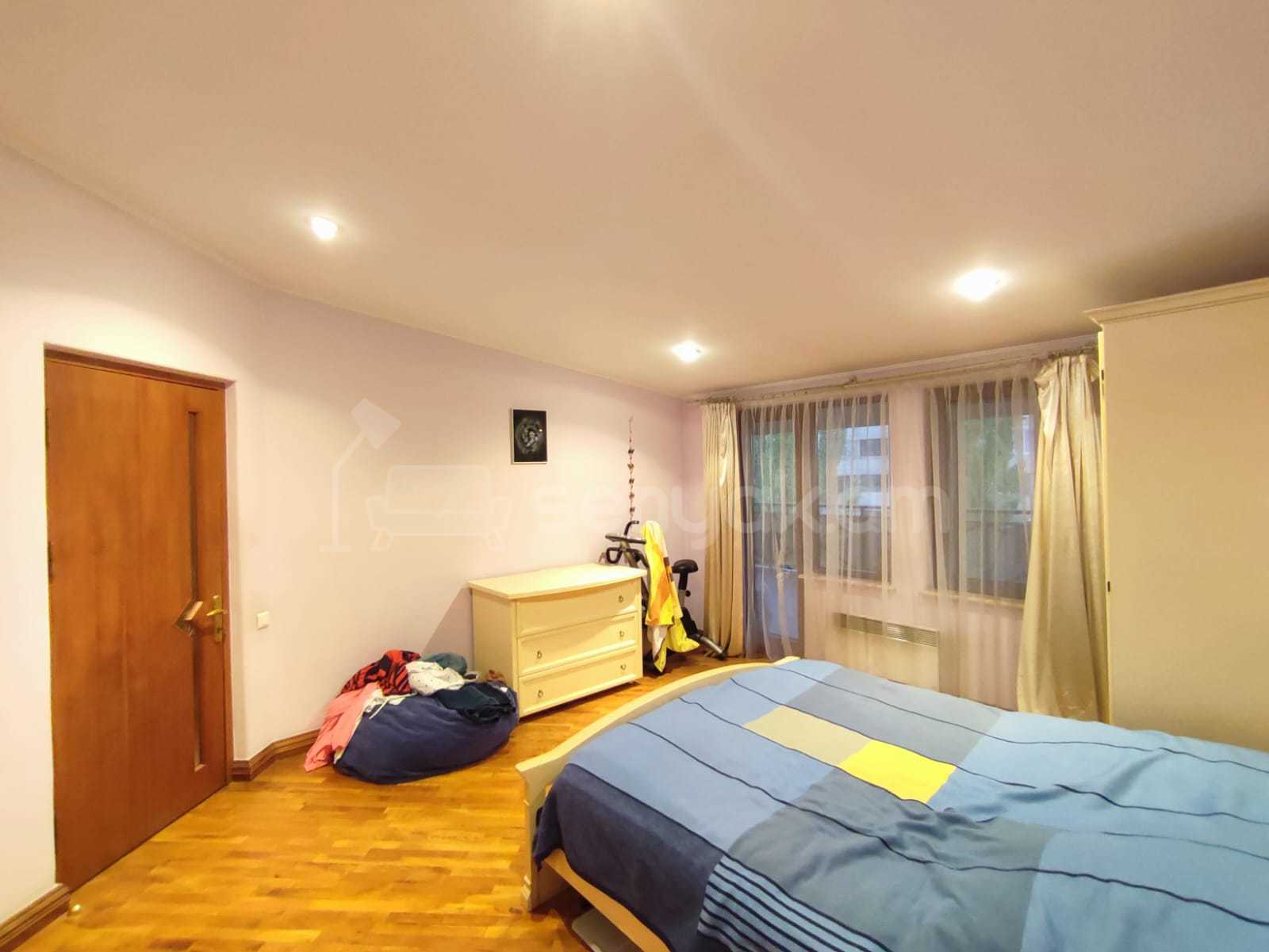 5 Սենյականոց Բնակարան Քարե Շենքում, 203քմ, 6/6 հարկ, Կապիտալ Վերանորոգված