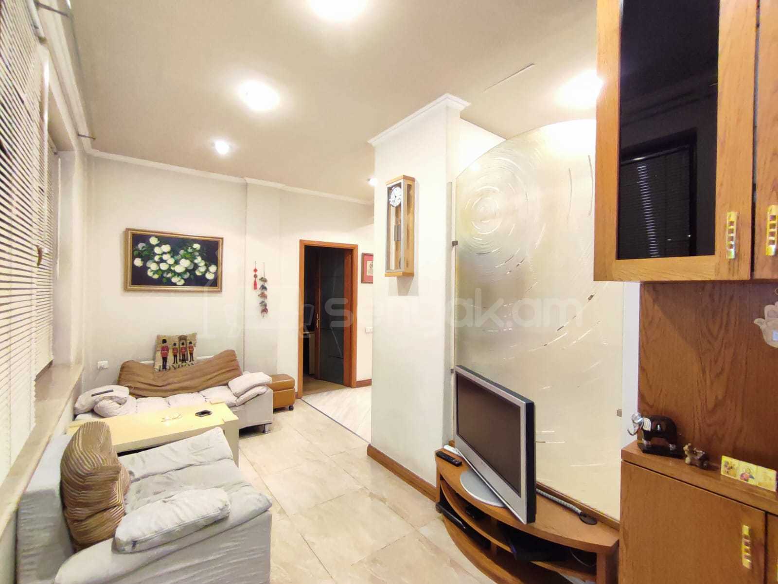 5 Սենյականոց Բնակարան Քարե Շենքում, 203քմ, 6/6 հարկ, Կապիտալ Վերանորոգված