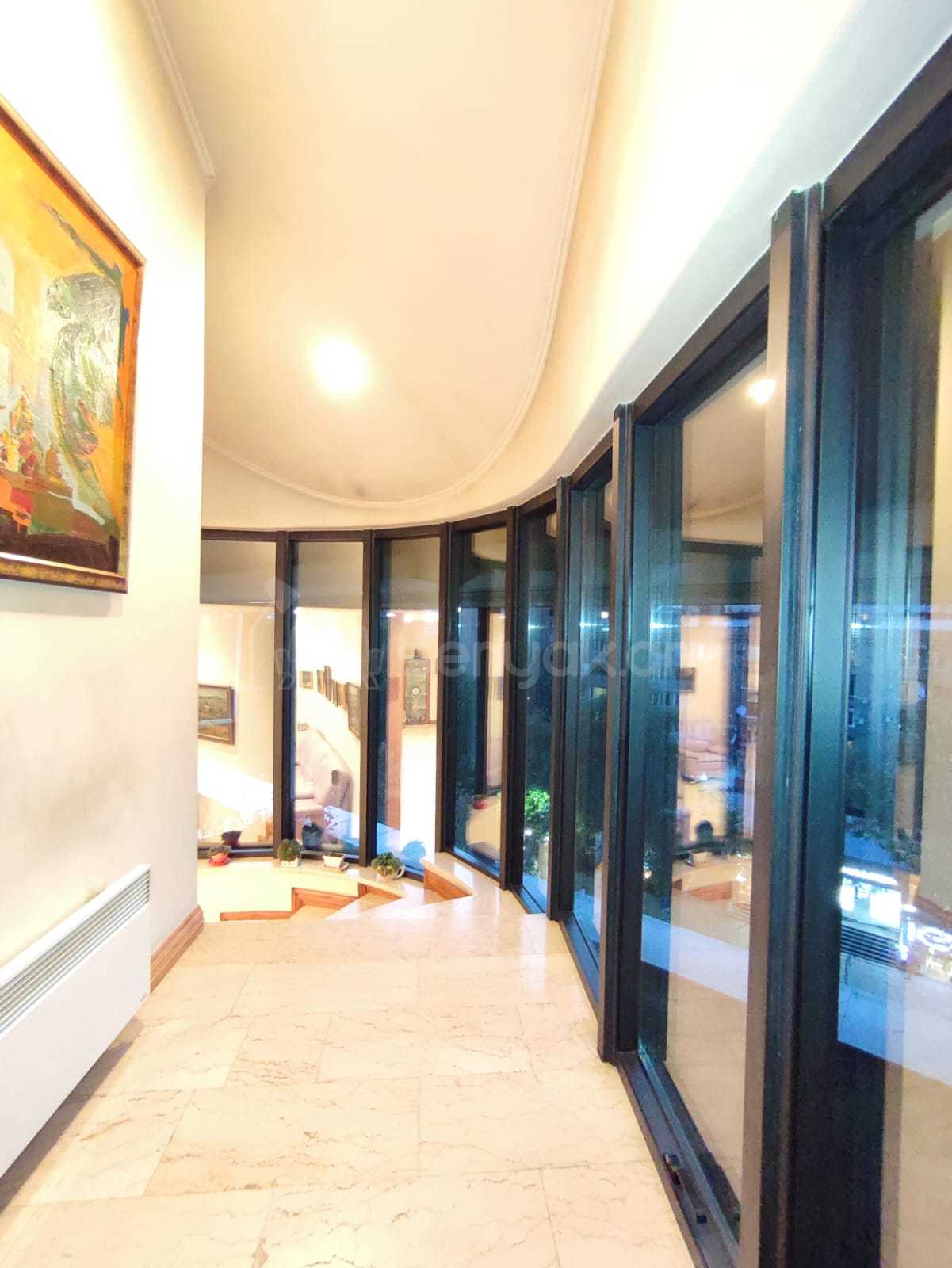 5 Սենյականոց Բնակարան Քարե Շենքում, 203քմ, 6/6 հարկ, Կապիտալ Վերանորոգված