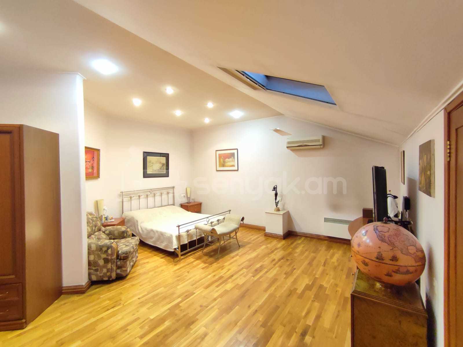 5 Սենյականոց Բնակարան Քարե Շենքում, 203քմ, 6/6 հարկ, Կապիտալ Վերանորոգված