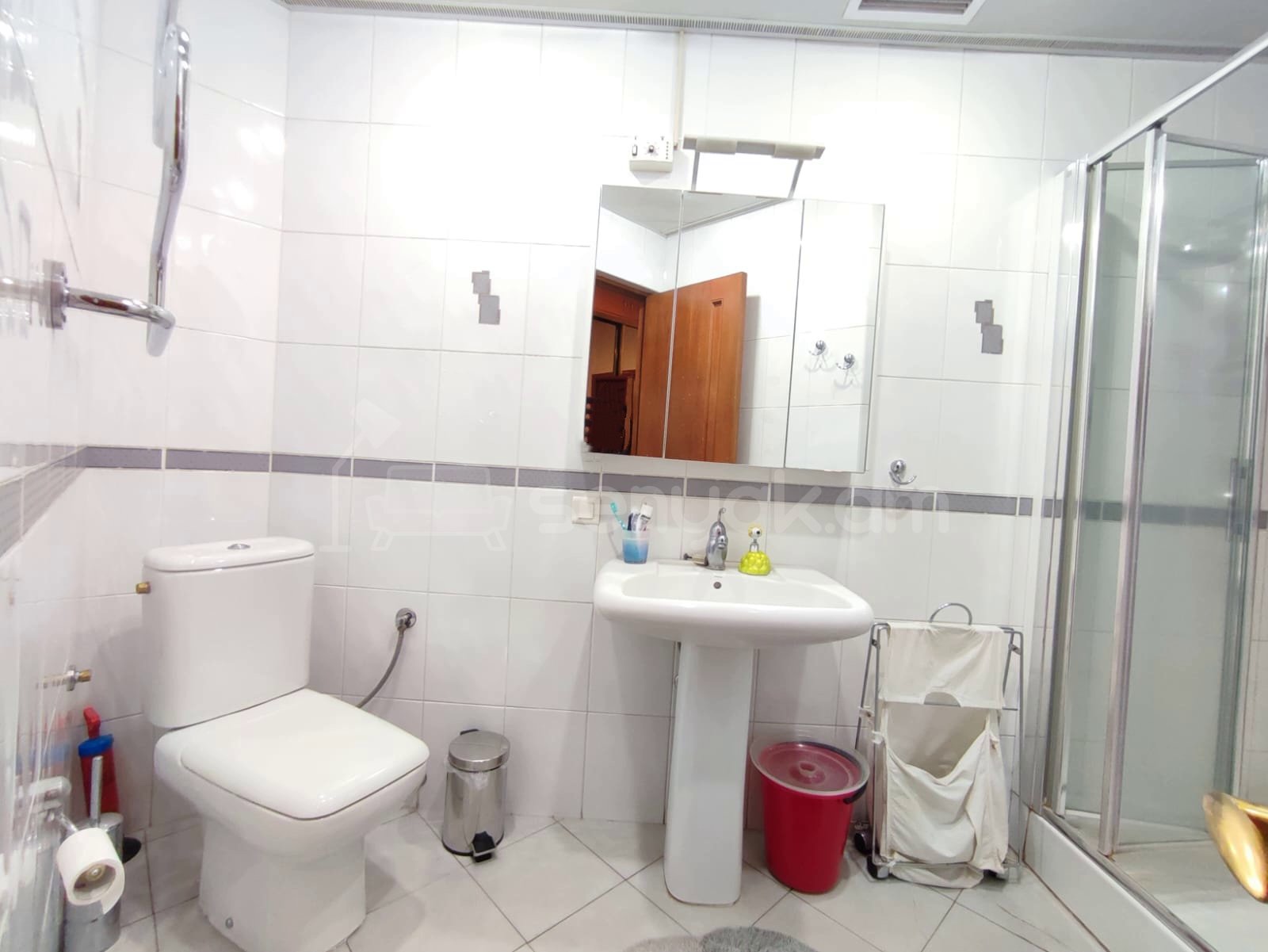 5 Սենյականոց Բնակարան Քարե Շենքում, 203քմ, 6/6 հարկ, Կապիտալ Վերանորոգված