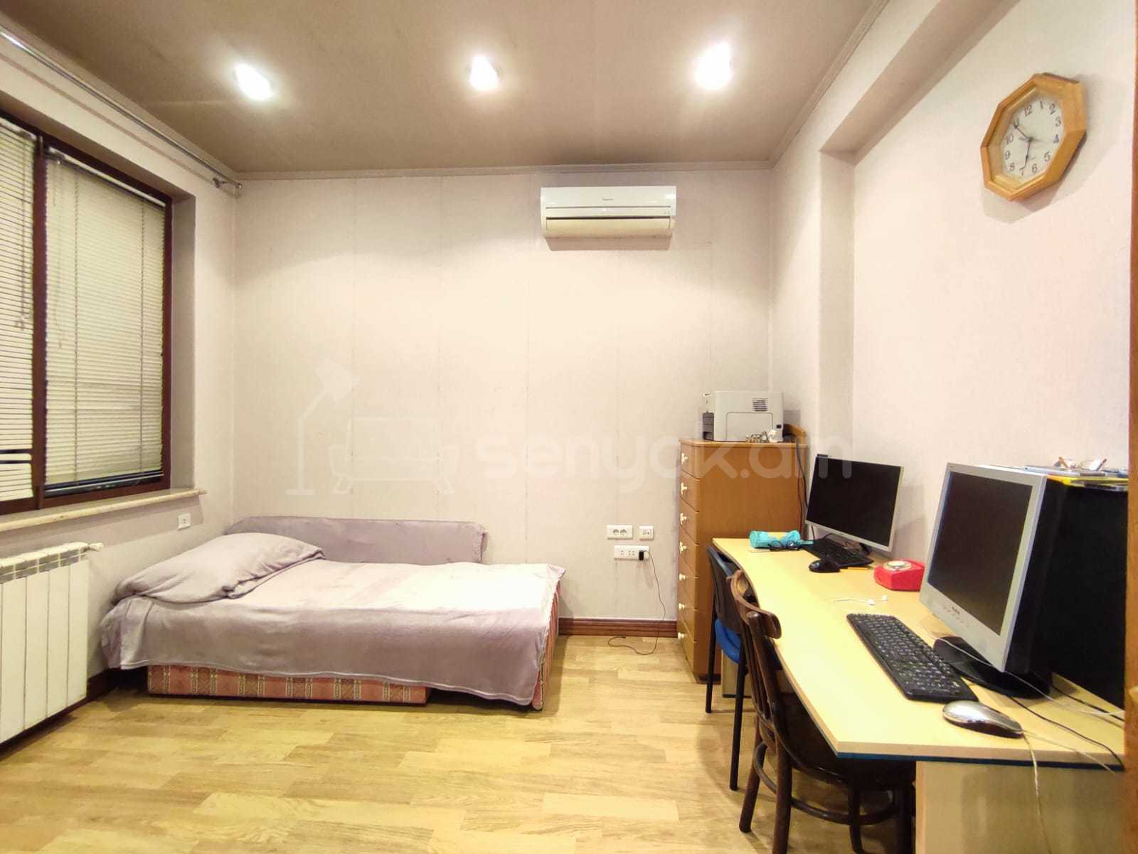 5 Սենյականոց Բնակարան Քարե Շենքում, 203քմ, 6/6 հարկ, Կապիտալ Վերանորոգված