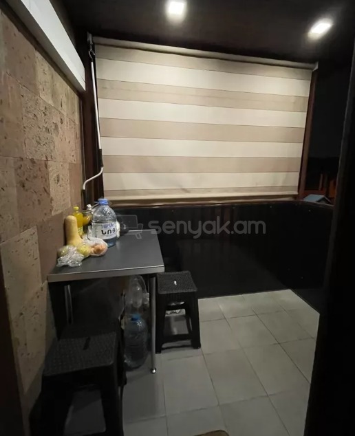 3 Սենյականոց Բնակարան Քարե Շենքում, 55քմ, 5/5 հարկ, Կապիտալ Վերանորոգված