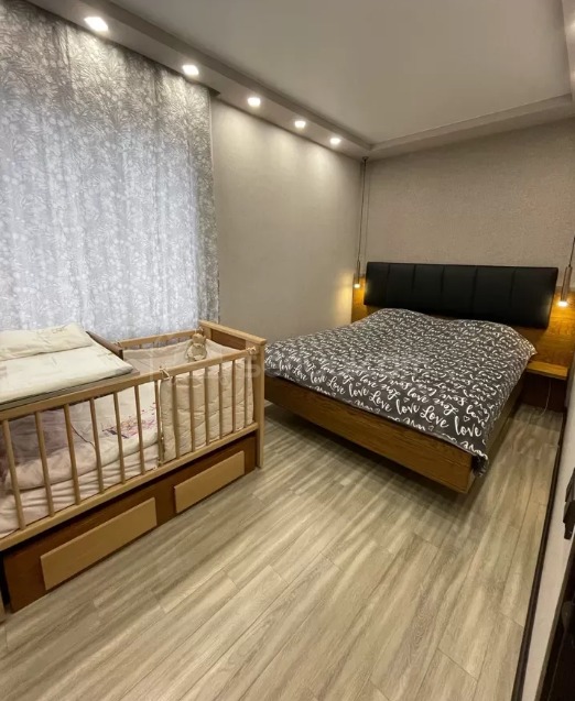 3 Սենյականոց Բնակարան Քարե Շենքում, 55քմ, 5/5 հարկ, Կապիտալ Վերանորոգված