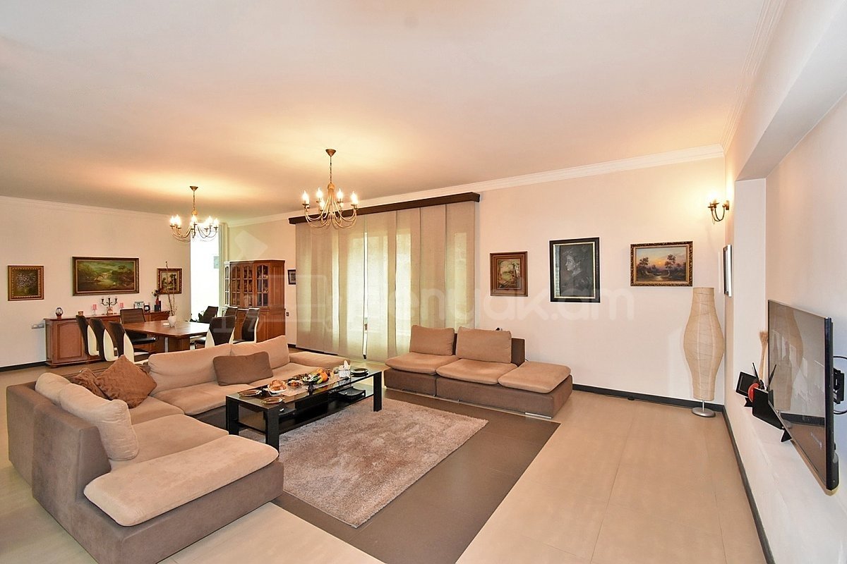 5 Սենյականոց Շքեղ Առանձնատուն, 315քմ, Ավտոտնակով