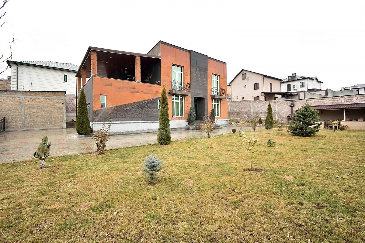 5 Սենյականոց Շքեղ Առանձնատուն, 315քմ, Ավտոտնակով