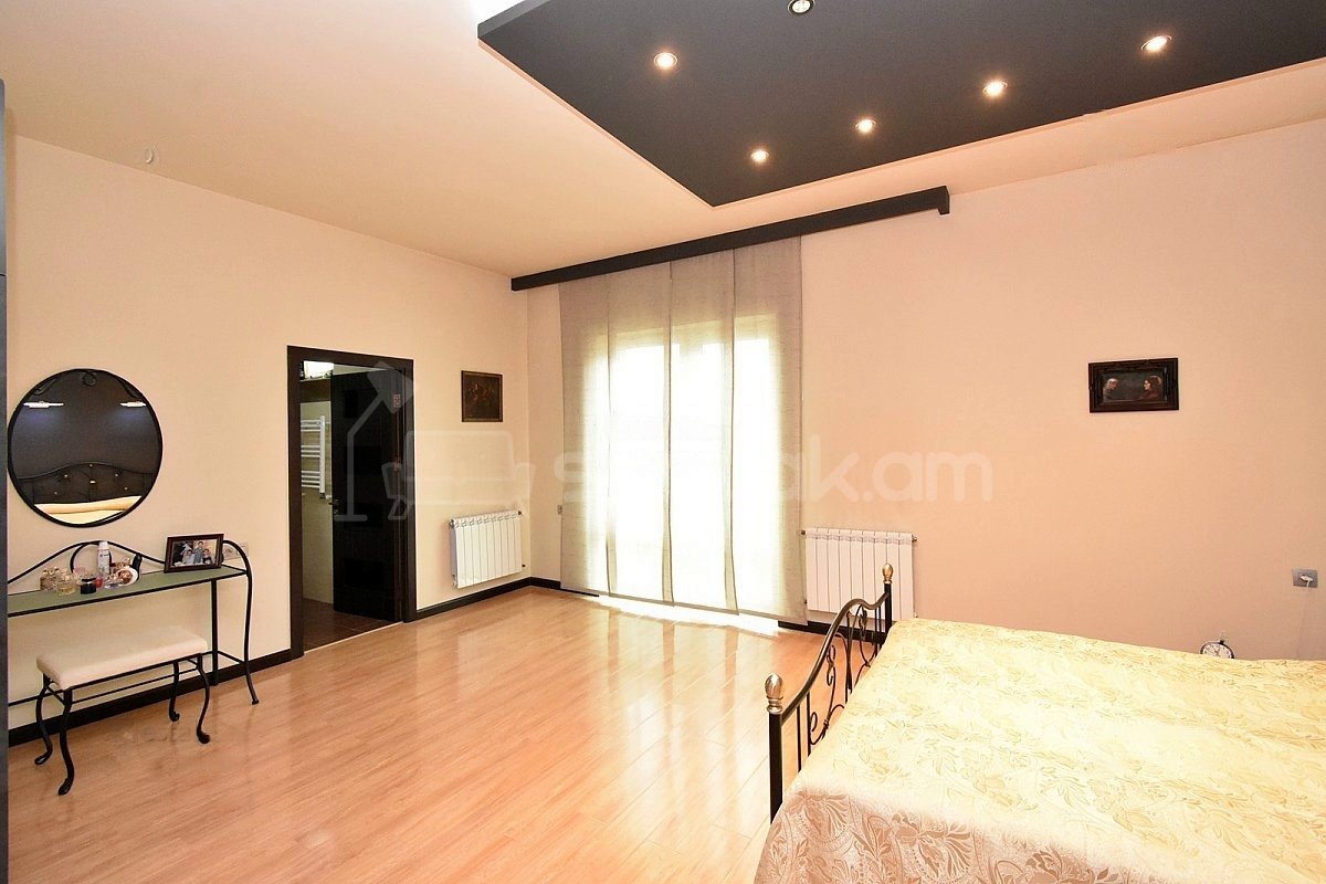 5 Սենյականոց Շքեղ Առանձնատուն, 315քմ, Ավտոտնակով