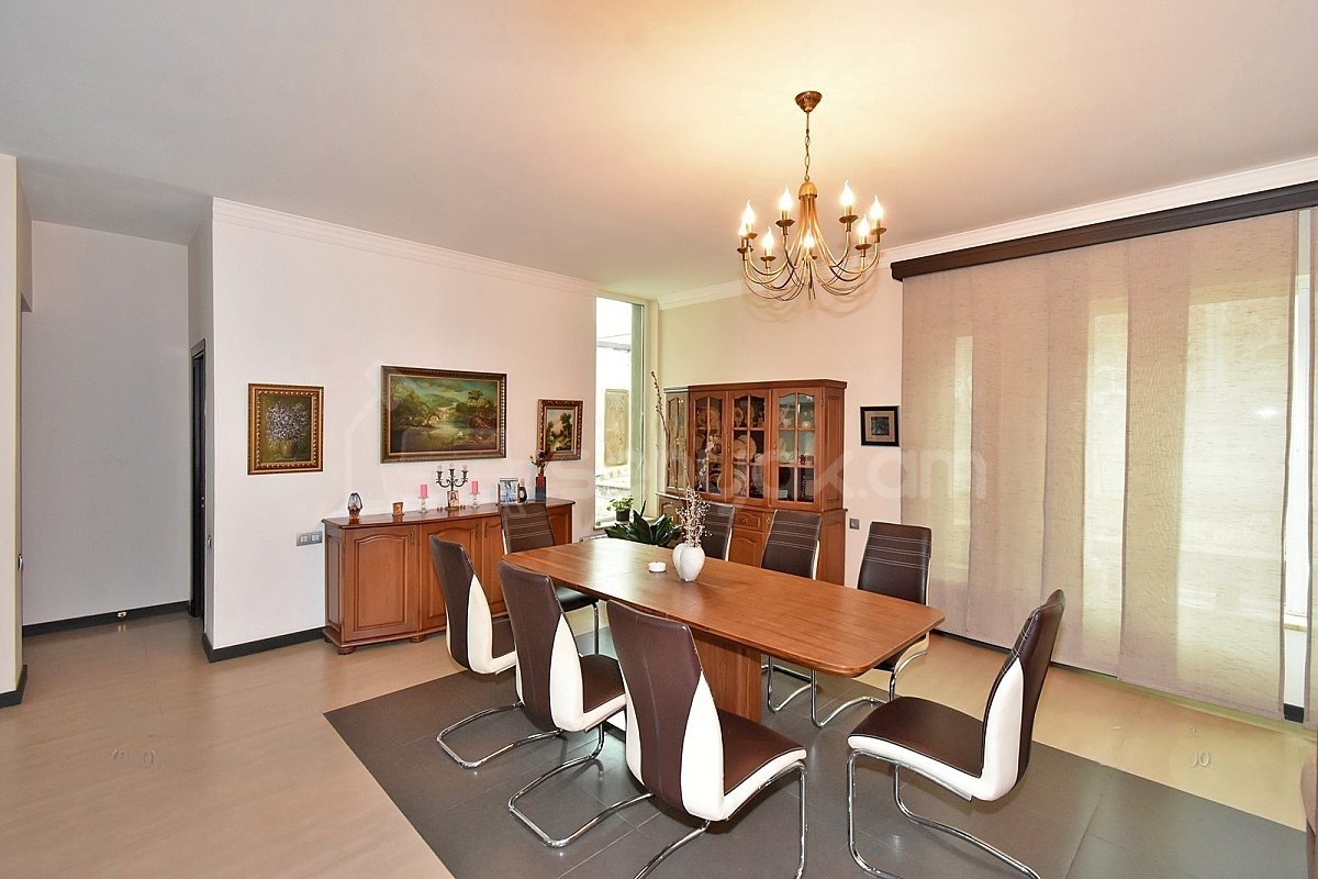 5 Սենյականոց Շքեղ Առանձնատուն, 315քմ, Ավտոտնակով