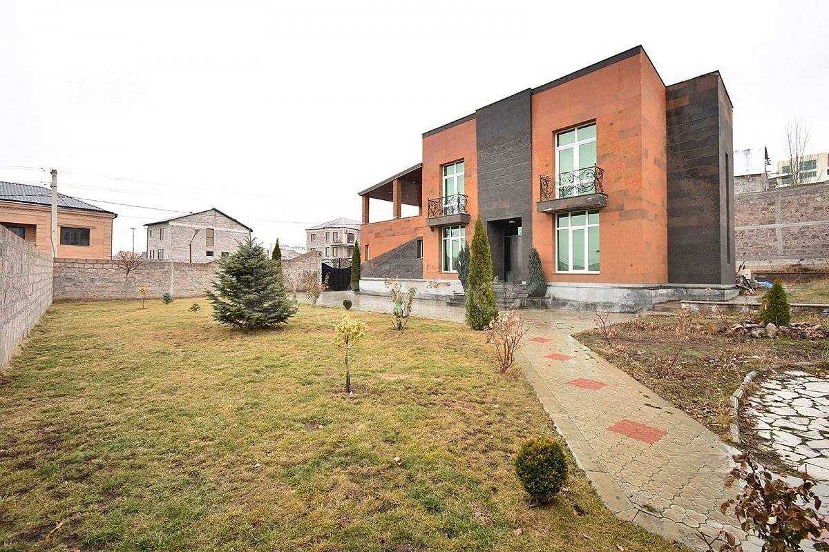 5 Սենյականոց Շքեղ Առանձնատուն, 315քմ, Ավտոտնակով