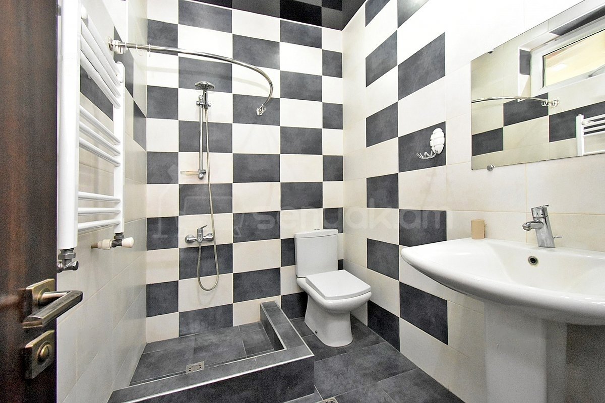 5 Սենյականոց Շքեղ Առանձնատուն, 315քմ, Ավտոտնակով