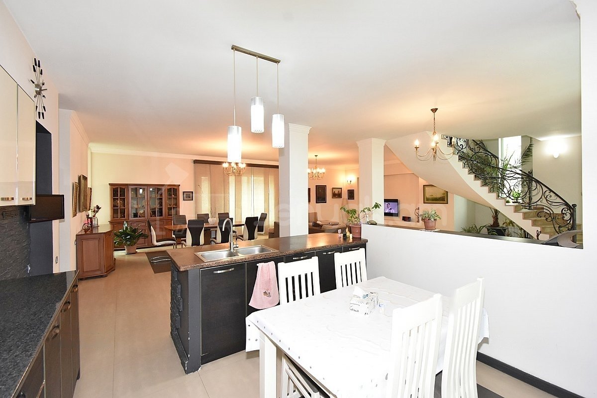 5 Սենյականոց Շքեղ Առանձնատուն, 315քմ, Ավտոտնակով