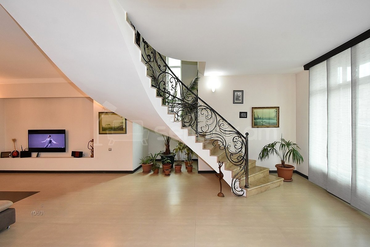 5 Սենյականոց Շքեղ Առանձնատուն, 315քմ, Ավտոտնակով