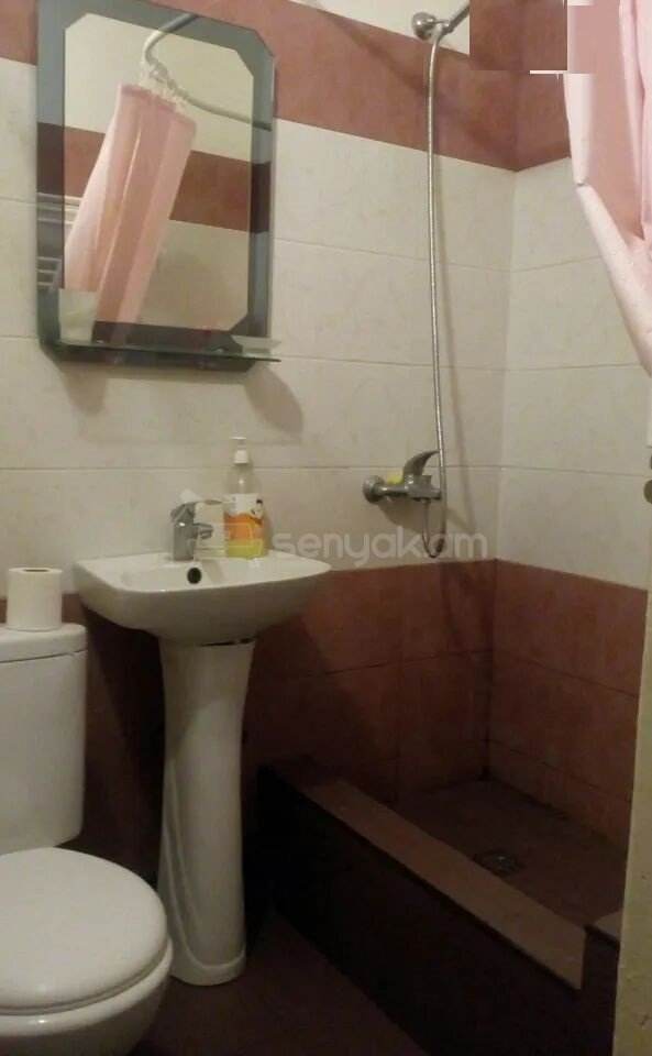 1 Սենյականոց Բնակարան Քարե Շենքում, 29քմ, 1/4 հարկ, Նորմալ Վիճակում