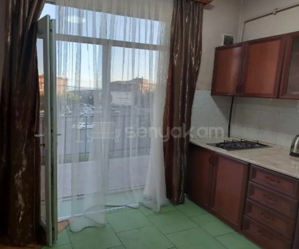 1 Սենյականոց Բնակարան Քարե Շենքում, 35քմ, 2/5 հարկ, Կոսմետիկ Վերանորոգված, Կահավորված, Արևկող