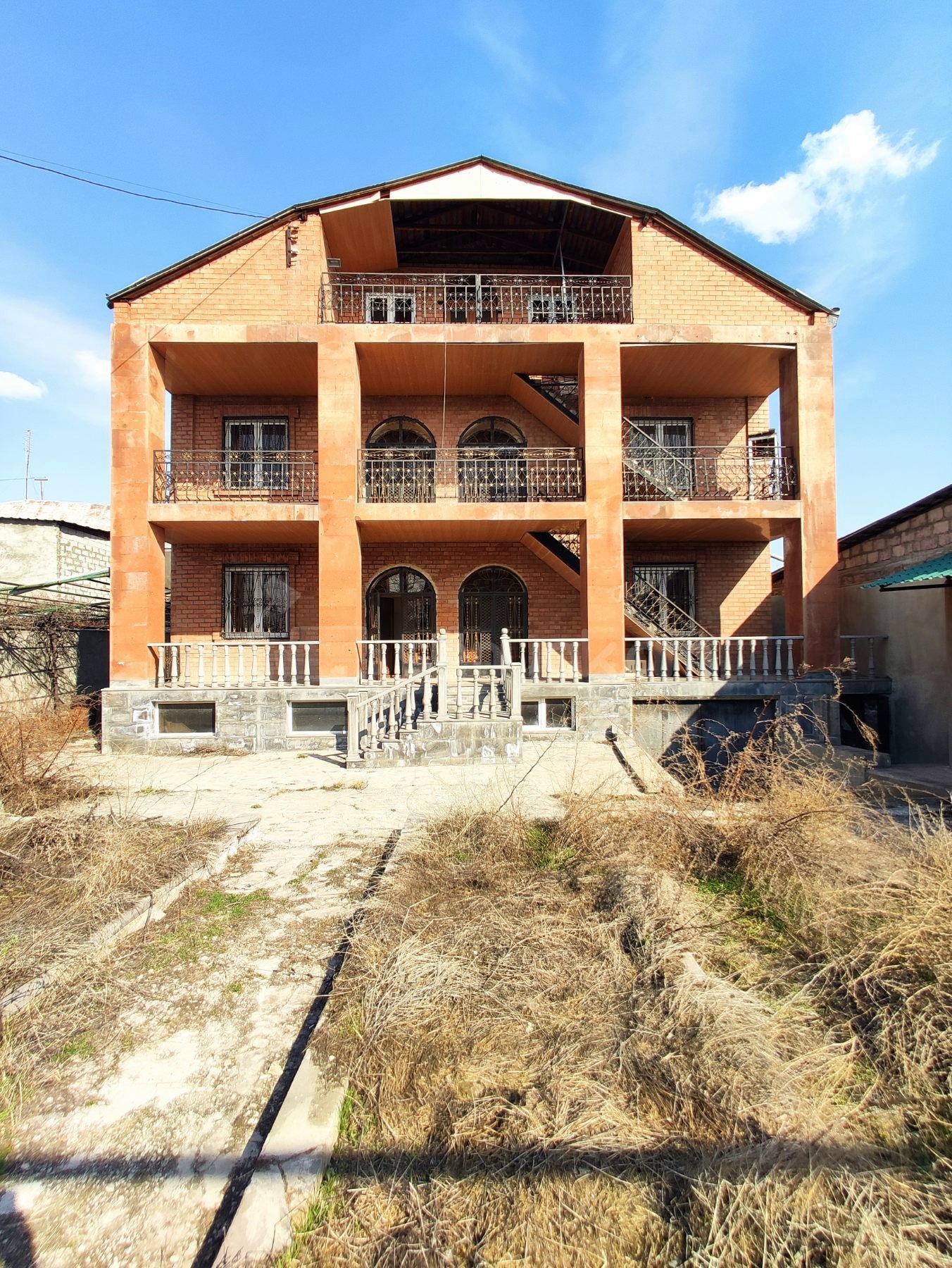 8 Սենյականոց Սեփական Տուն, 739քմ, Կոսմետիկ Վերանորոգված