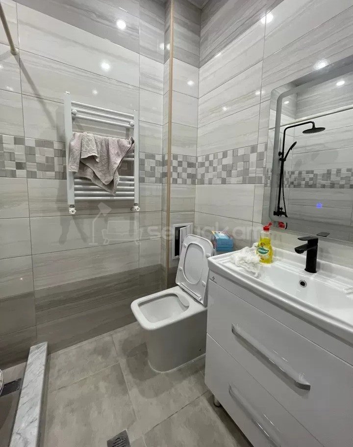 3 Սենյականոց Բնակարան Քարե Շենքում, 78քմ, 4/4 հարկ, Կապիտալ Վերանորոգված