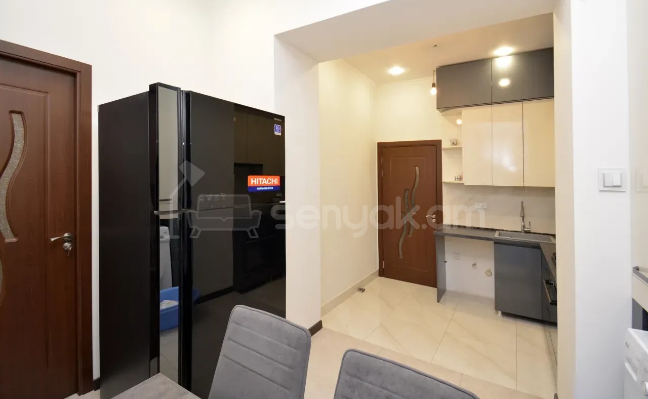 3 Սենյականոց Բնակարան Քարե Շենքում, 78քմ, 4/4 հարկ, Կապիտալ Վերանորոգված