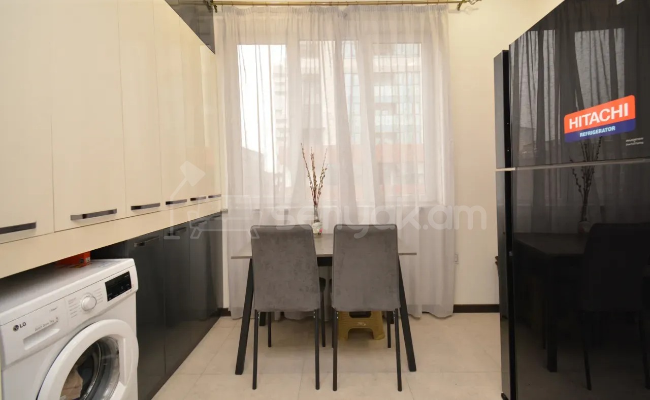 3 Սենյականոց Բնակարան Քարե Շենքում, 78քմ, 4/4 հարկ, Կապիտալ Վերանորոգված