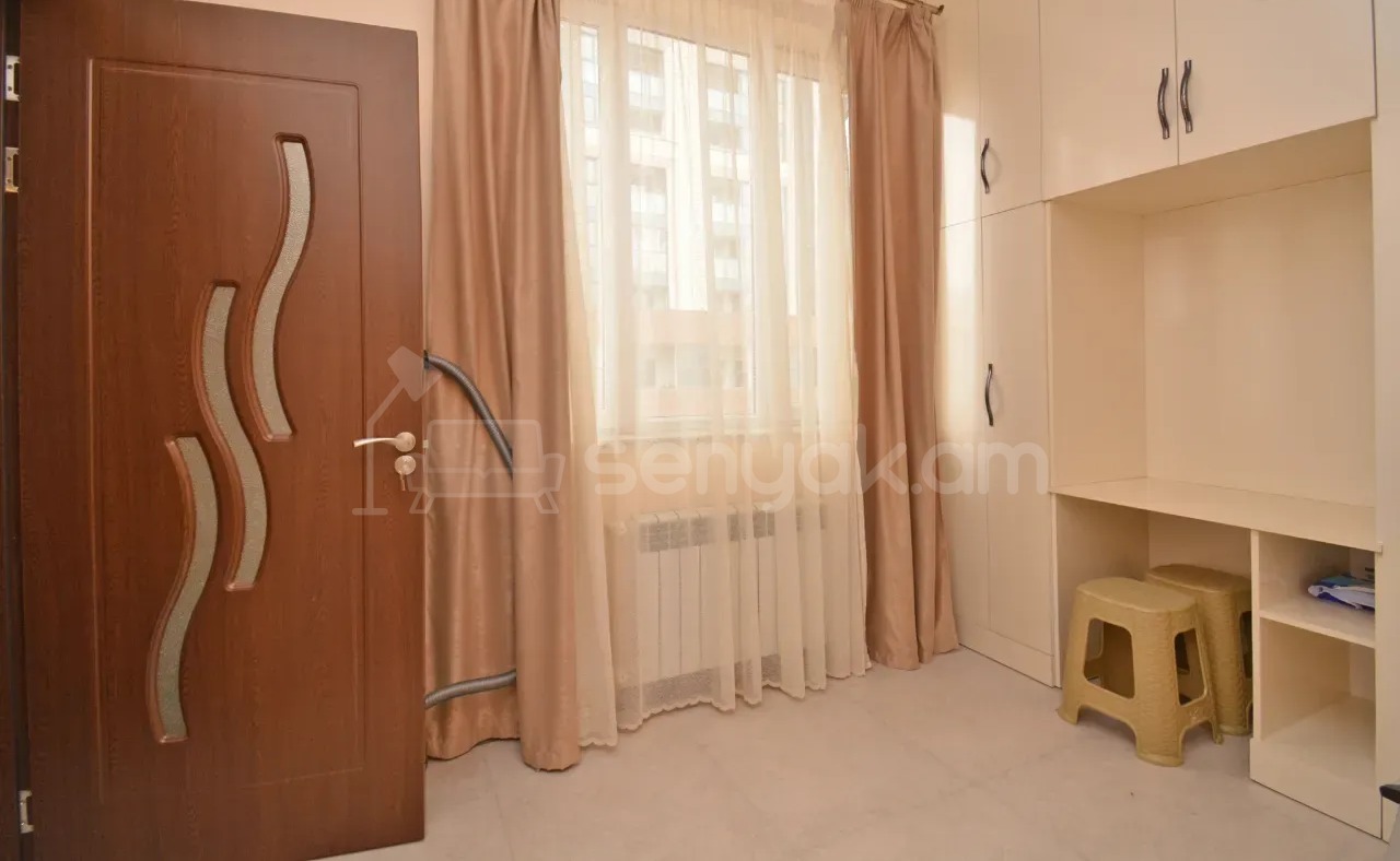 3 Սենյականոց Բնակարան Քարե Շենքում, 78քմ, 4/4 հարկ, Կապիտալ Վերանորոգված