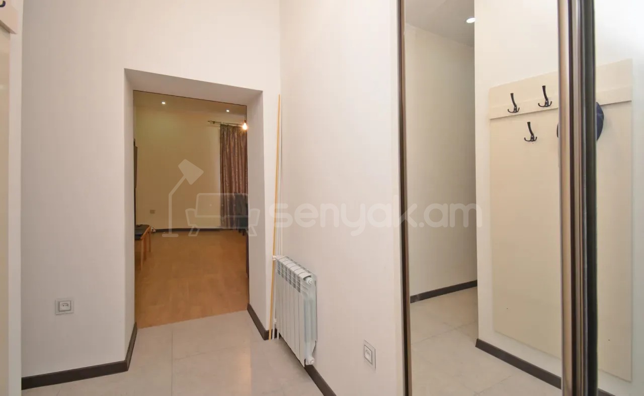 3 Սենյականոց Բնակարան Քարե Շենքում, 78քմ, 4/4 հարկ, Կապիտալ Վերանորոգված