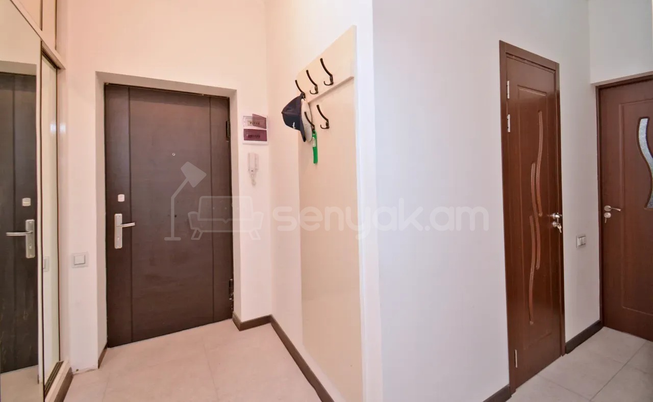 3 Սենյականոց Բնակարան Քարե Շենքում, 78քմ, 4/4 հարկ, Կապիտալ Վերանորոգված