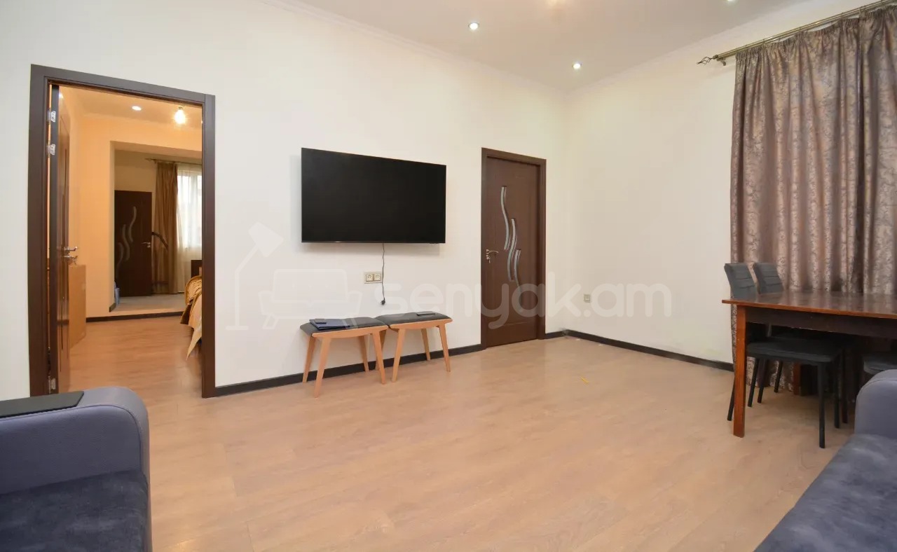 3 Սենյականոց Բնակարան Քարե Շենքում, 78քմ, 4/4 հարկ, Կապիտալ Վերանորոգված