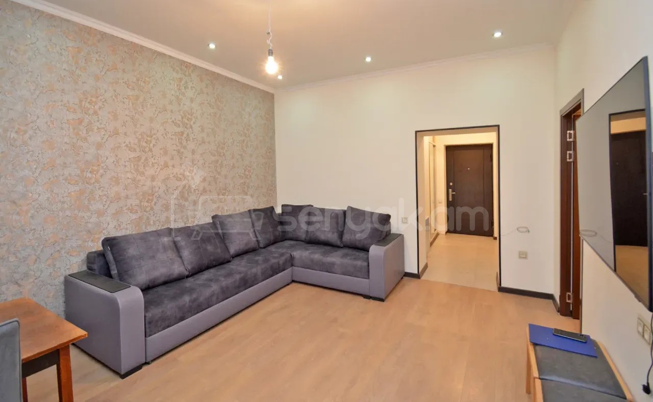 3 Սենյականոց Բնակարան Քարե Շենքում, 78քմ, 4/4 հարկ, Կապիտալ Վերանորոգված