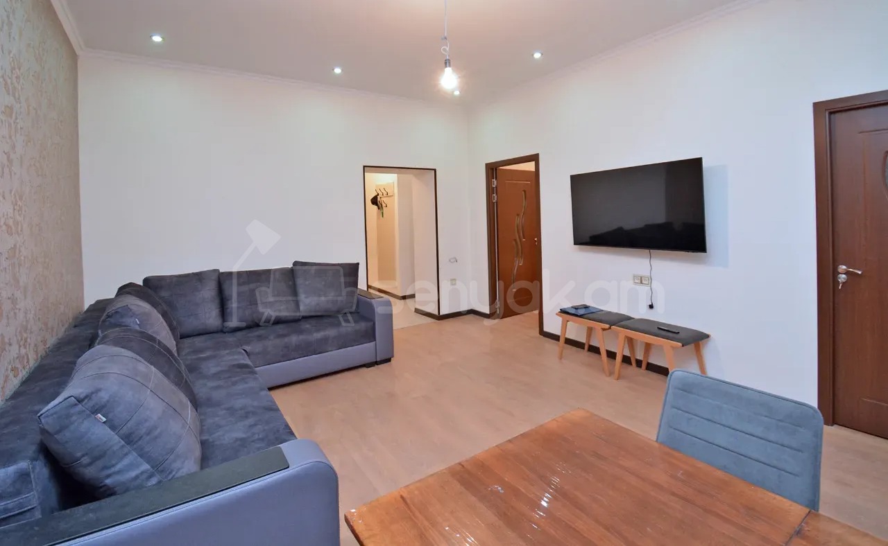 3 Սենյականոց Բնակարան Քարե Շենքում, 78քմ, 4/4 հարկ, Կապիտալ Վերանորոգված