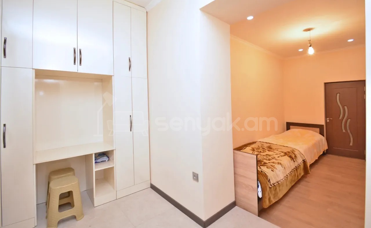 3 Սենյականոց Բնակարան Քարե Շենքում, 78քմ, 4/4 հարկ, Կապիտալ Վերանորոգված