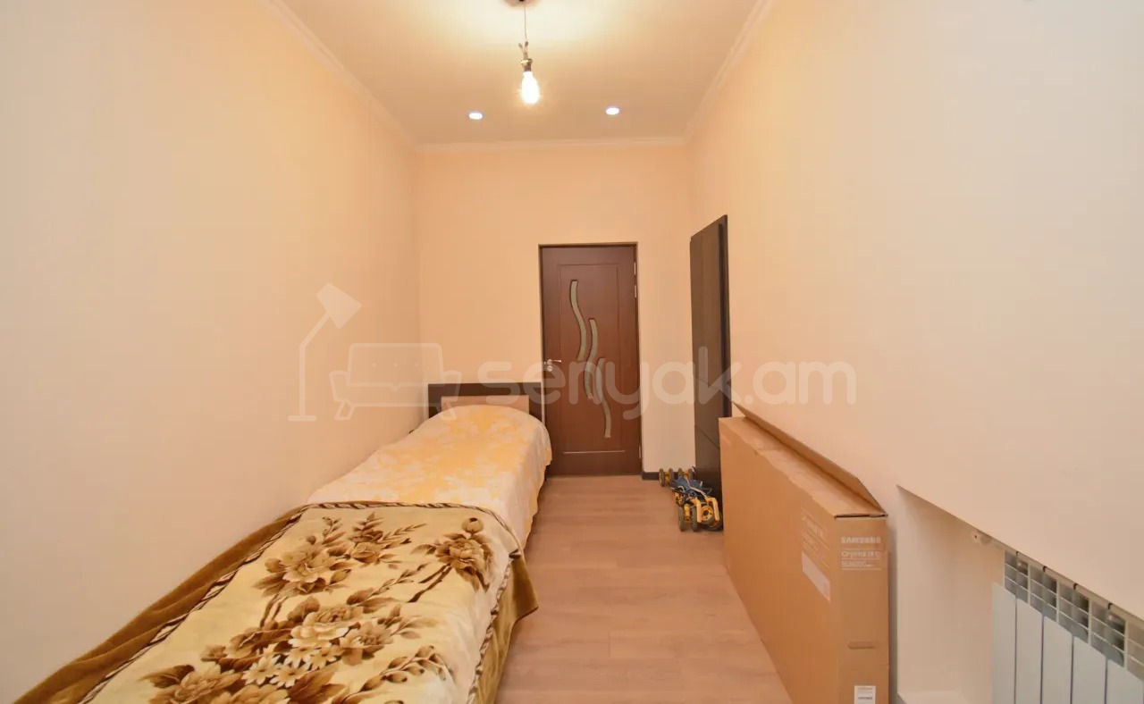 3 Սենյականոց Բնակարան Քարե Շենքում, 78քմ, 4/4 հարկ, Կապիտալ Վերանորոգված